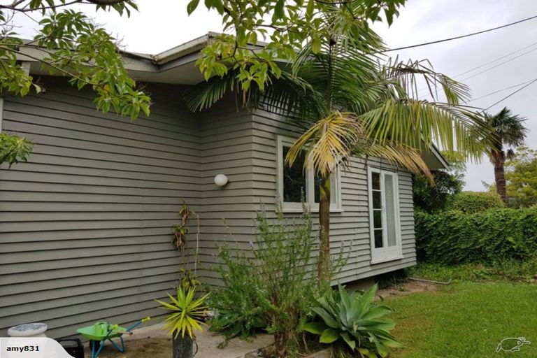 Photo of property in 251 Glengarry Road, Glen Eden, Auckland, 0602