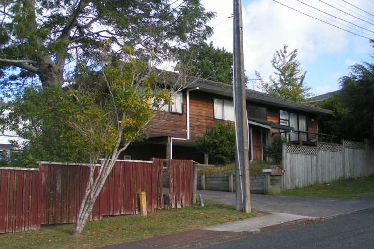 Photo of property in 2/10 Meadowvale Avenue, Forrest Hill, Auckland, 0620