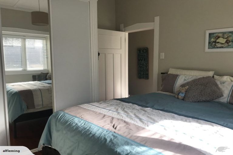 Photo of property in 5 Hutchinson Avenue, New Lynn, Auckland, 0600