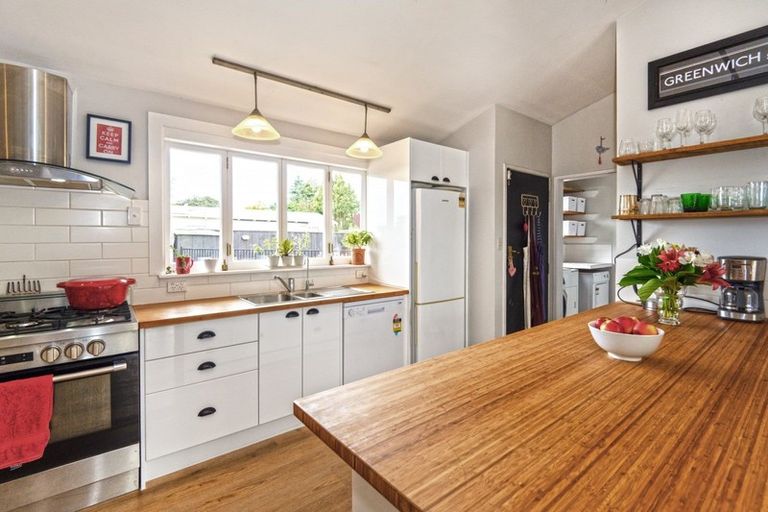 Photo of property in 42 Guthrie Road, Havelock North, 4130