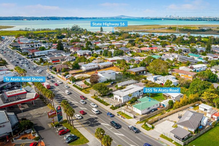 Photo of property in 255 Te Atatu Road, Te Atatu South, Auckland, 0610