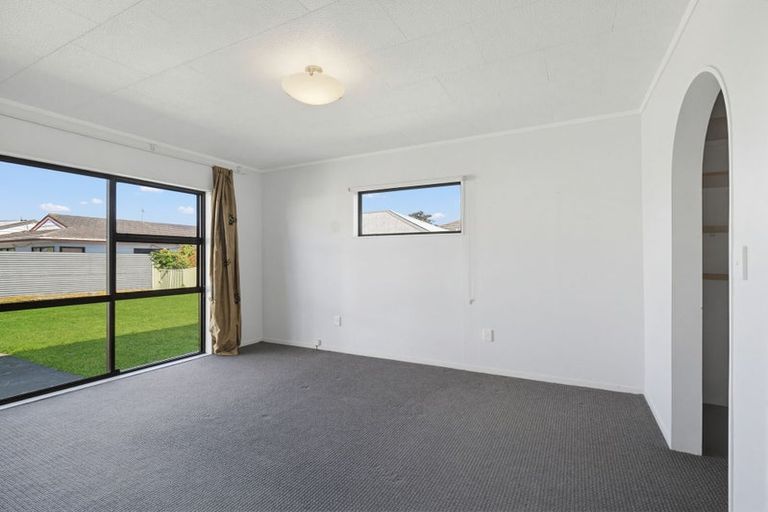 Photo of property in 22 Peter Hall Drive, Kelvin Grove, Palmerston North, 4414