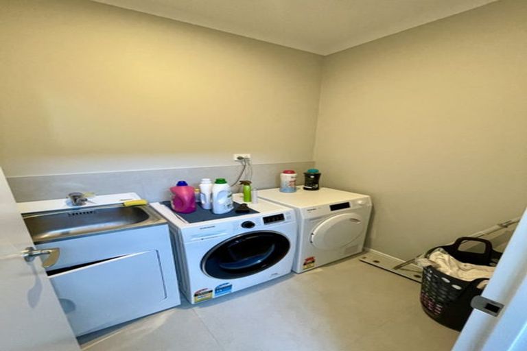 Photo of property in 20 Owen Chapman Drive, Red Beach, 0932