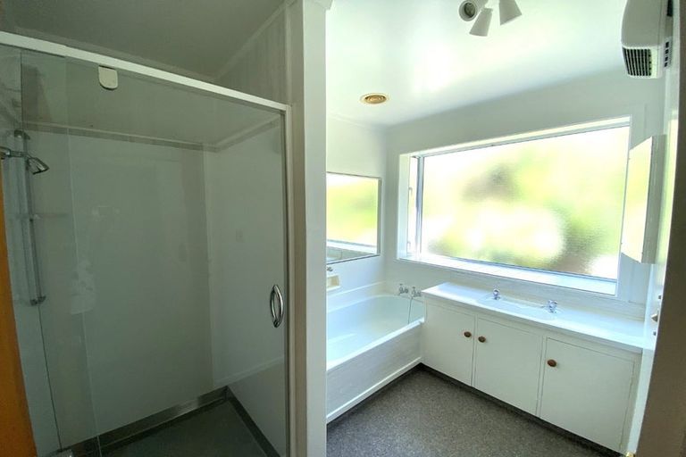 Photo of property in 15 Fyvie Avenue, Tawa, Wellington, 5028