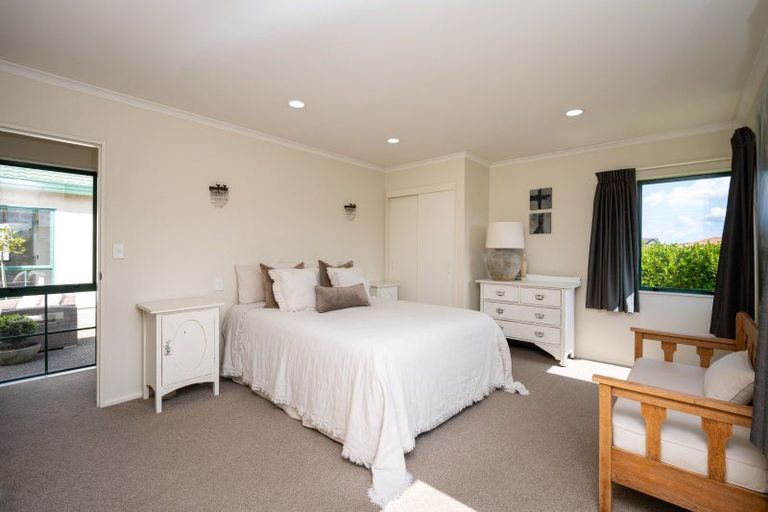 Photo of property in 2 Hanna Place, Havelock North, 4130