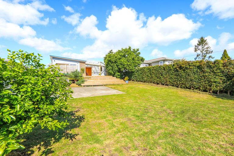 Photo of property in 6 Laura Street, Kelston, Auckland, 0602
