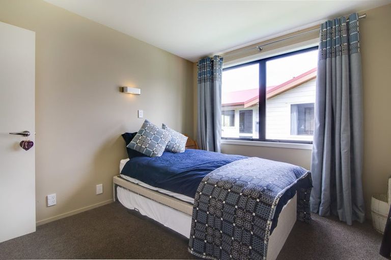 Photo of property in 33 Benmore Place, Glenorchy, 9372