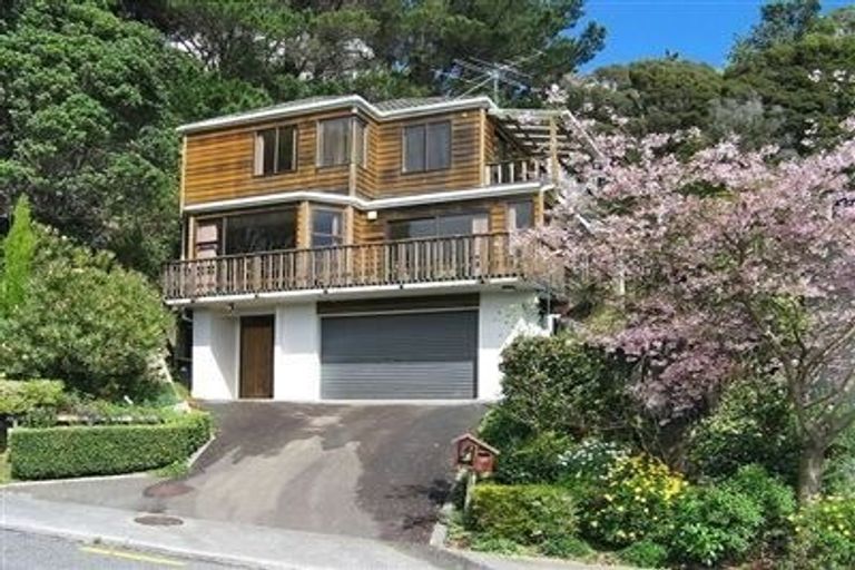 Photo of property in 141 Kahu Road, Paremata, Porirua, 5024