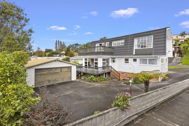 Photo of property in 30 Deuxberry Avenue, Northcote, Auckland, 0627