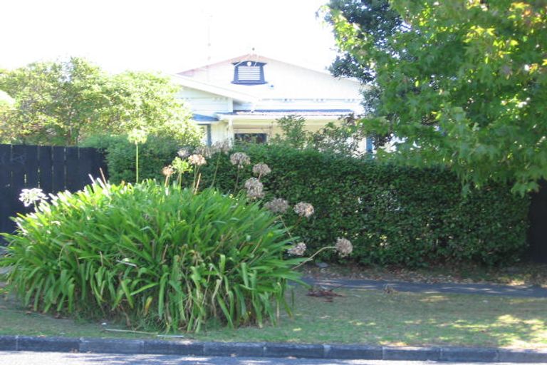 Photo of property in 37a Willerton Avenue, New Lynn, Auckland, 0600