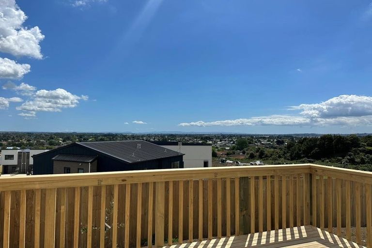 Photo of property in 1 Papauma Place, Papakura, 2110