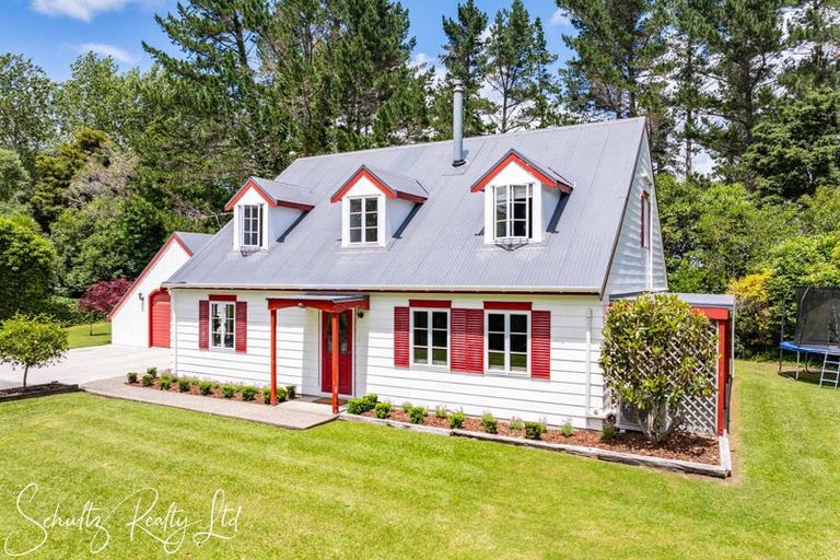 Photo of property in 3251 Paparoa-oakleigh Road, Paparoa, 0571