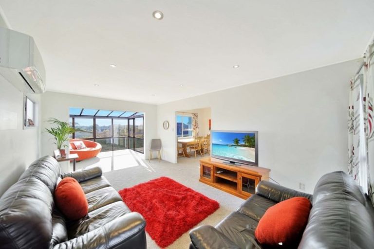 Photo of property in 2/52 Highland Park Drive, Highland Park, Auckland, 2010