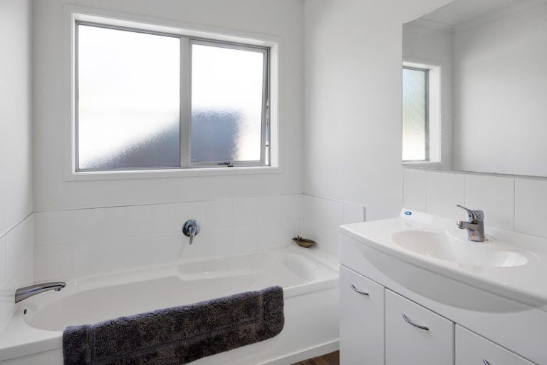 Photo of property in 17 Mcnaughton Street, Waitara, 4320