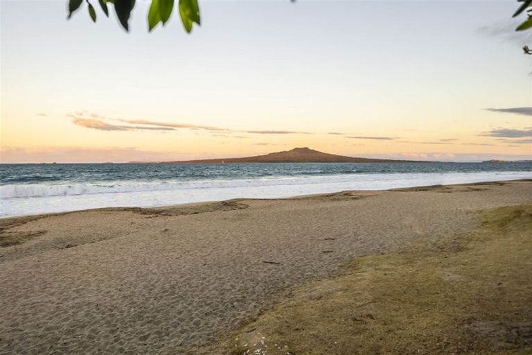 Photo of property in 1/5 Brown Street, Hauraki, Auckland, 0622