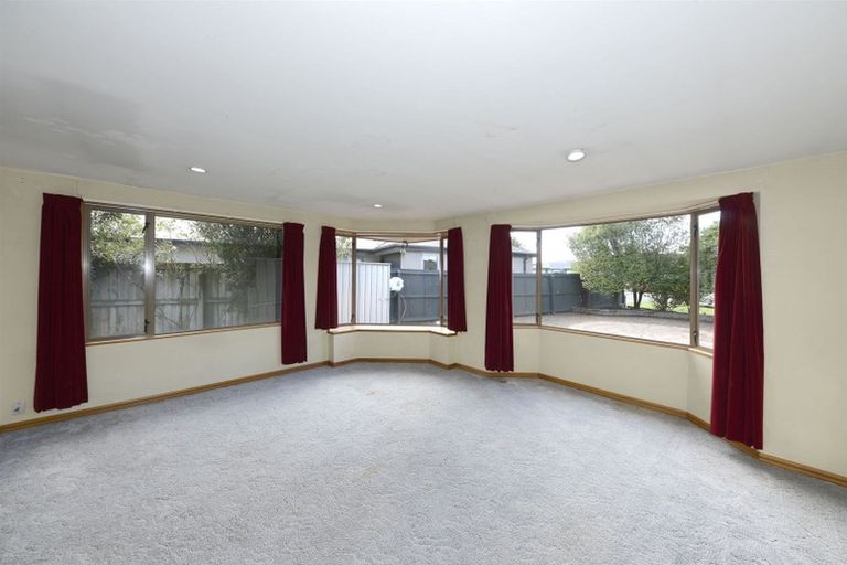 Photo of property in 52 Blue Gum Place, New Brighton, Christchurch, 8083