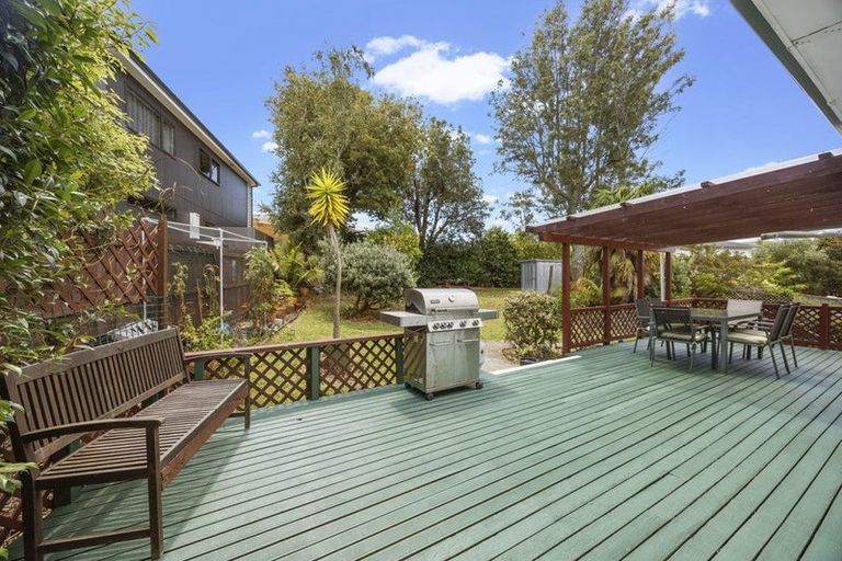 Photo of property in 38 Chatsworth Crescent, Pakuranga Heights, Auckland, 2010