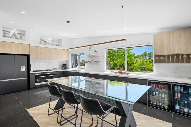 Photo of property in 282 Glamorgan Drive, Northcross, Auckland, 0630