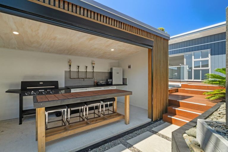 Photo of property in 282 Glamorgan Drive, Northcross, Auckland, 0630