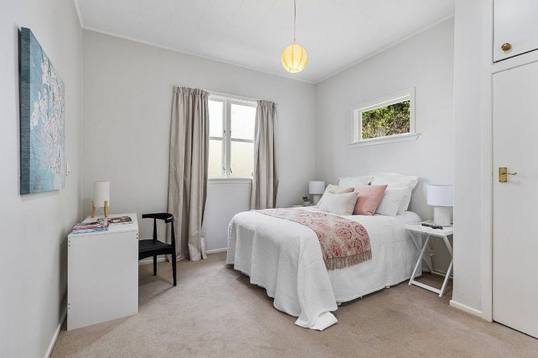 Photo of property in 33 Patanga Crescent, Thorndon, Wellington, 6011