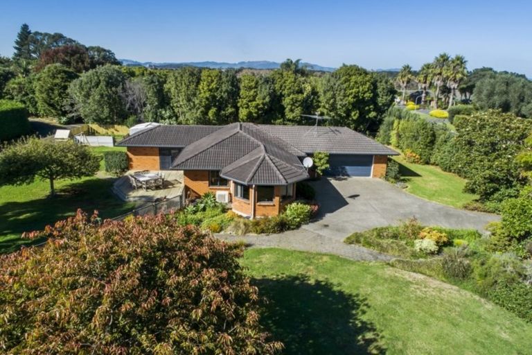 Photo of property in 2 Awaroa Stream Drive, Waiuku, 2123