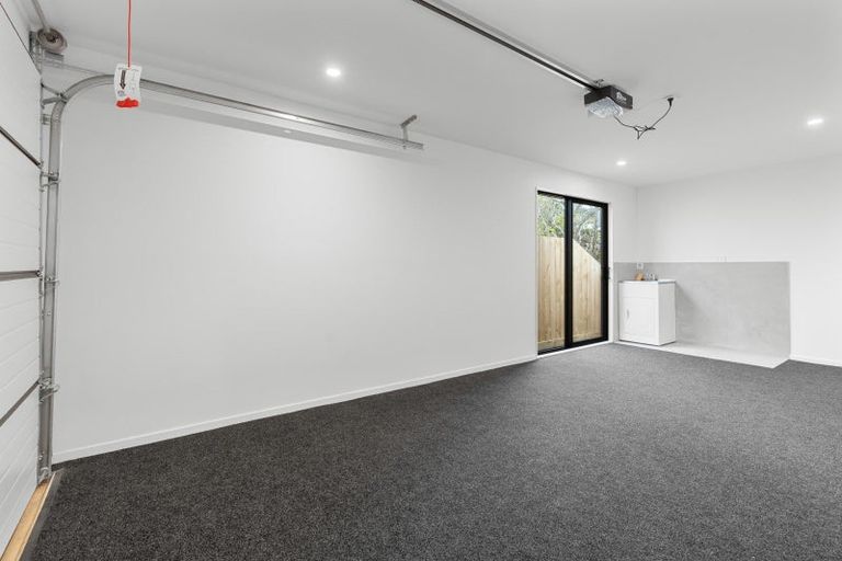 Photo of property in 165d Wiseley Road, West Harbour, Auckland, 0618