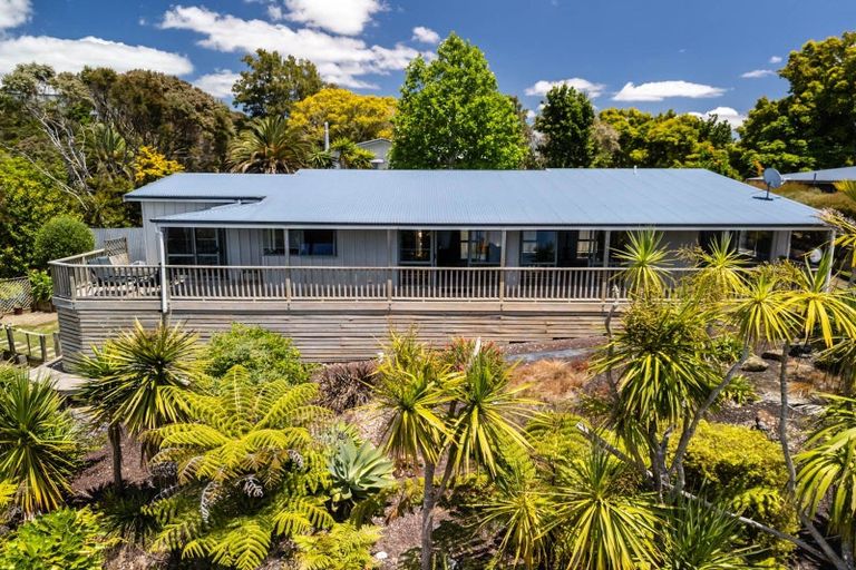 Photo of property in 1 Waterview Place, Haruru, 0204