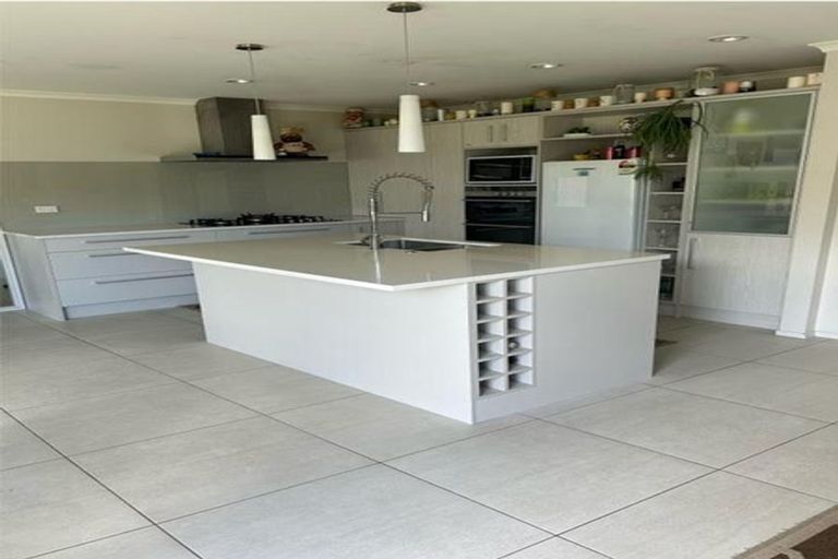 Photo of property in 51 Hadley Wood Drive, Wattle Downs, Auckland, 2103