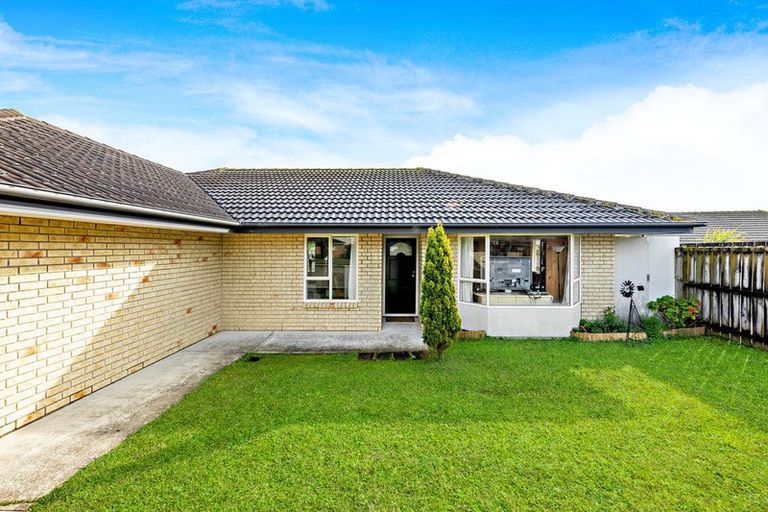 Photo of property in 23 Robin Brooke Drive, Flat Bush, Auckland, 2019