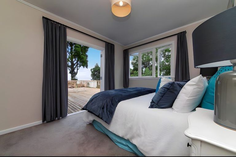 Photo of property in 65 Takahe Road, Titirangi, Auckland, 0604