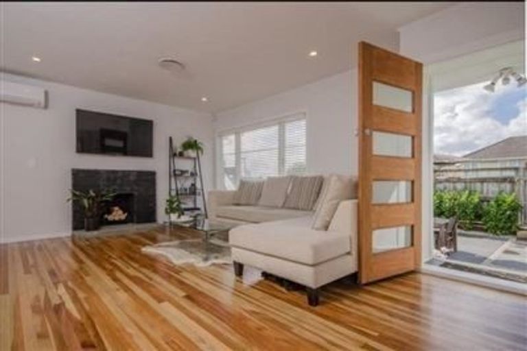 Photo of property in 57 Amberley Avenue, Te Atatu South, Auckland, 0610