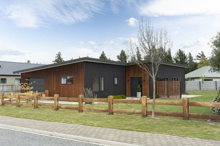 Photo of property in 18 Little Maude Drive, Lake Hawea, Wanaka, 9382