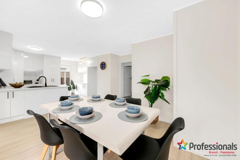 Photo of property in 39 Cottingham Crescent, Mangere East, Auckland, 2024