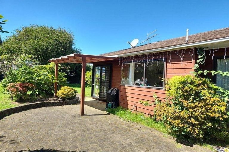 Photo of property in 18 Pinewood Grove, Botany Downs, Auckland, 2010