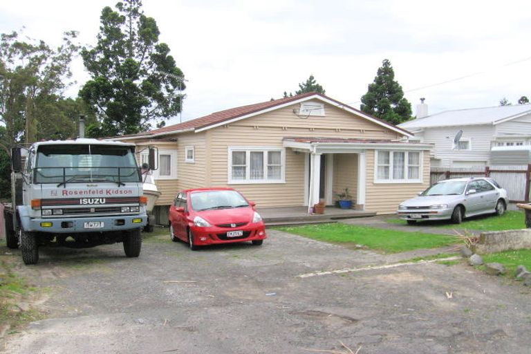 Photo of property in 40 Clayburn Road, Glen Eden, Auckland, 0602