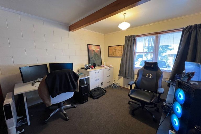 Photo of property in 24 Woodfield Avenue, Roslyn, Palmerston North, 4414