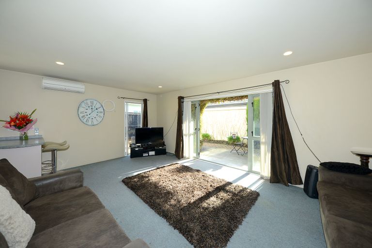 Photo of property in 2/64a Alexandra Street, Richmond, Christchurch, 8013