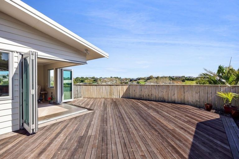 Photo of property in 4a Marchant Place, Westown, New Plymouth, 4310