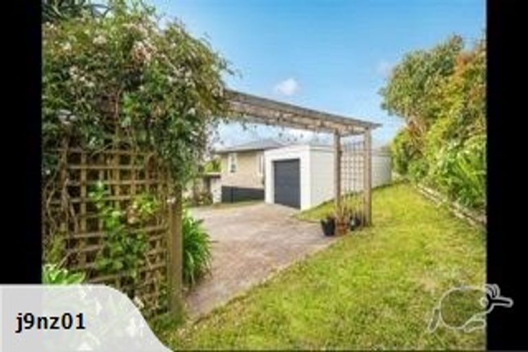 Photo of property in 3/10 Coroglen Avenue, Birkenhead, Auckland, 0626