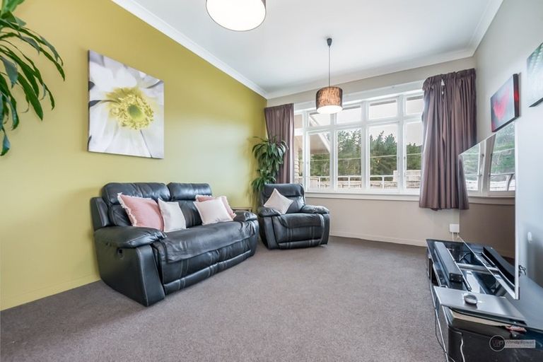 Photo of property in 1/125 Upper Fitzherbert Road, Wainuiomata, Lower Hutt, 5373