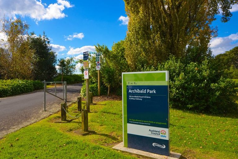 Photo of property in 43 Beaubank Road, Kelston, Auckland, 0602