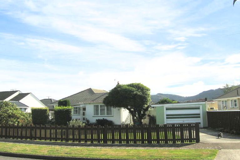 Photo of property in 4 Robertson Street, Elderslea, Upper Hutt, 5018