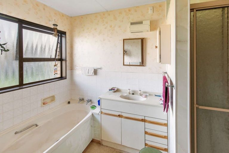 Photo of property in 12 Warwick Place, Springvale, Whanganui, 4501