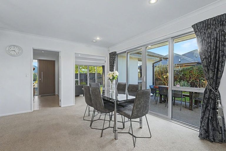 Photo of property in 12 Oakdene Place, Halswell, Christchurch, 8025