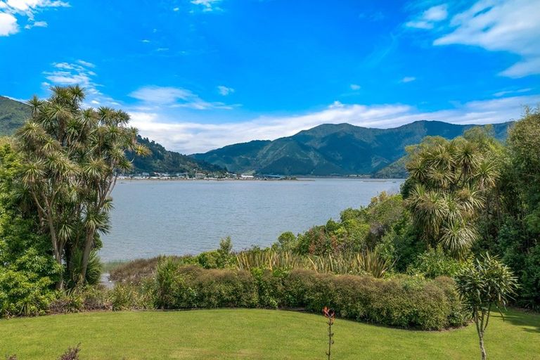 Photo of property in 135 Queen Charlotte Drive, Havelock, Picton, 7281