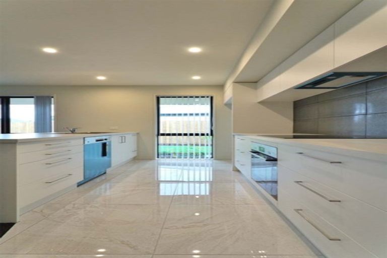 Photo of property in 2 Keeper Close, Woodend, 7610