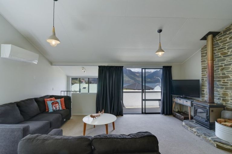 Photo of property in 5a Wye Place, Fernhill, Queenstown, 9300