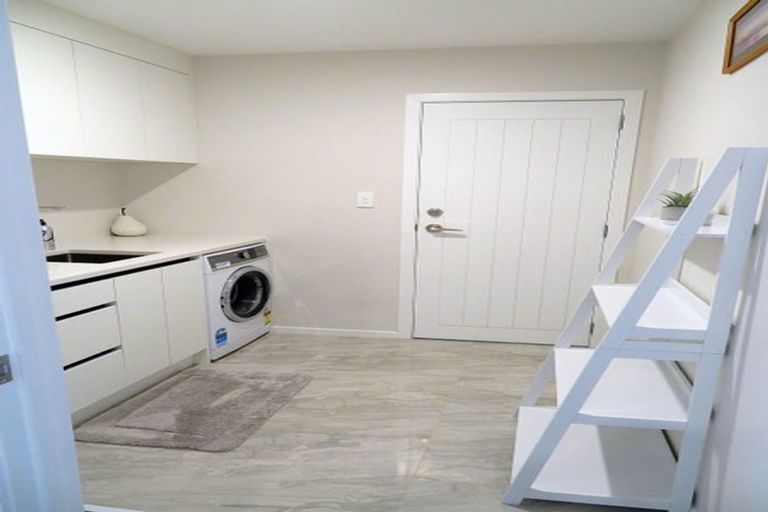 Photo of property in 25a Pupuke Road, Birkenhead, Auckland, 0627