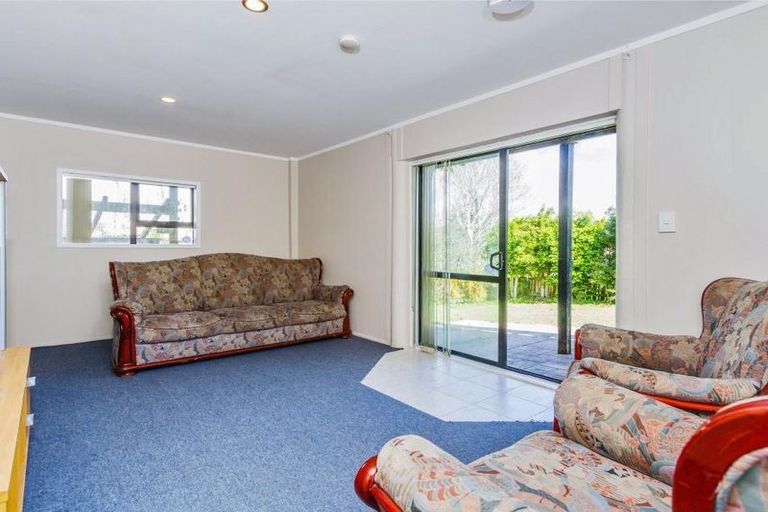 Photo of property in 27 Hobsonville Road, West Harbour, Auckland, 0618