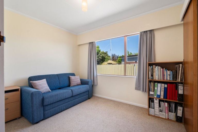 Photo of property in 18 Palliser Place, Milson, Palmerston North, 4414